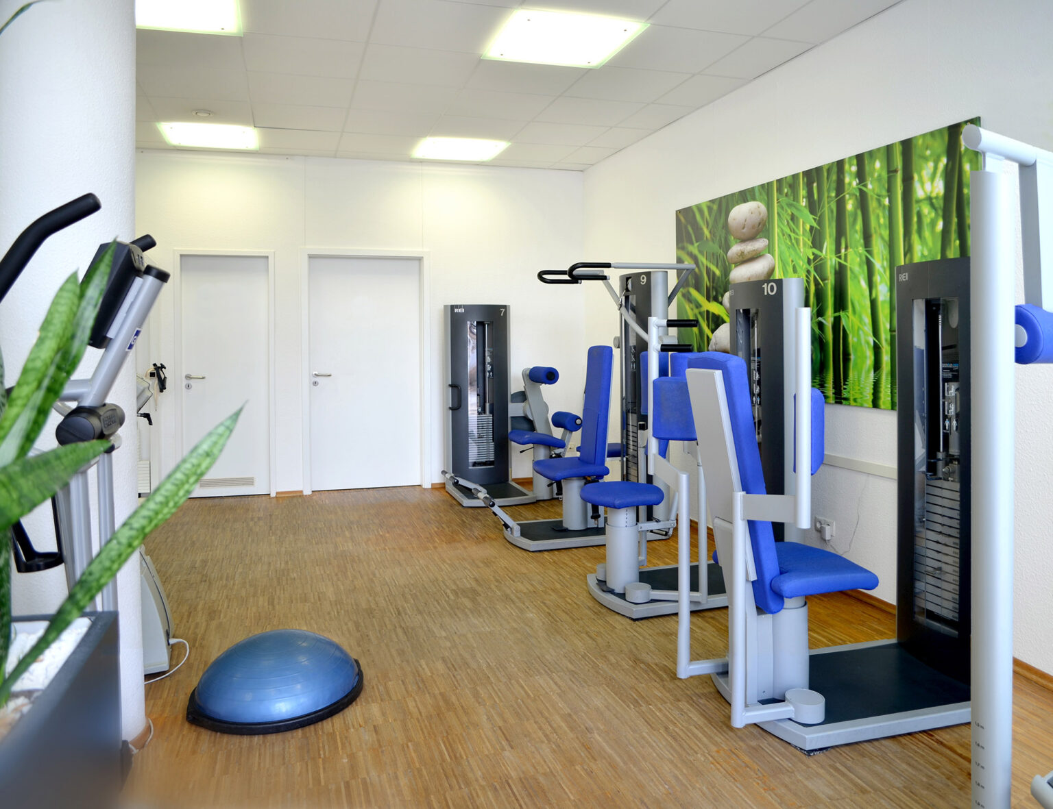 Physiotherapie Lohengrintherme Behandlungsraum